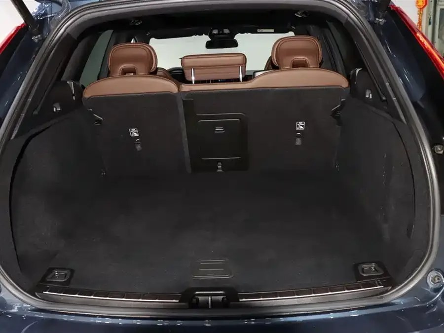 Volvo XC60 2022 B5 4WD Zhiyi Luxury Edition 2022 — миниатюра 5