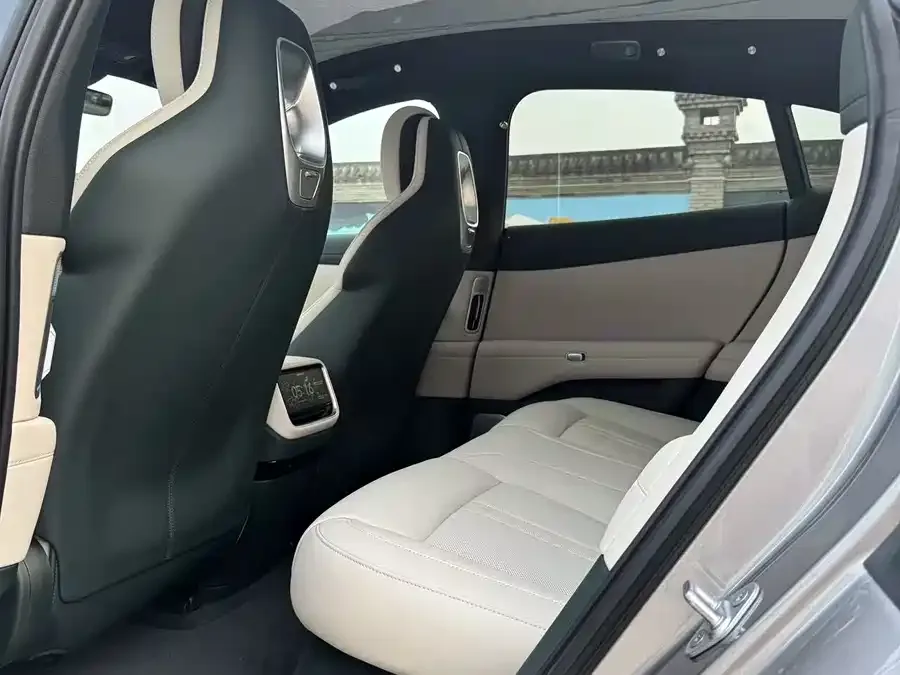 Xiaomi YU7 Xiaomi YU7 2025 Ultra-Long-Range Rear-Wheel Drive Edition 2025 — миниатюра 2