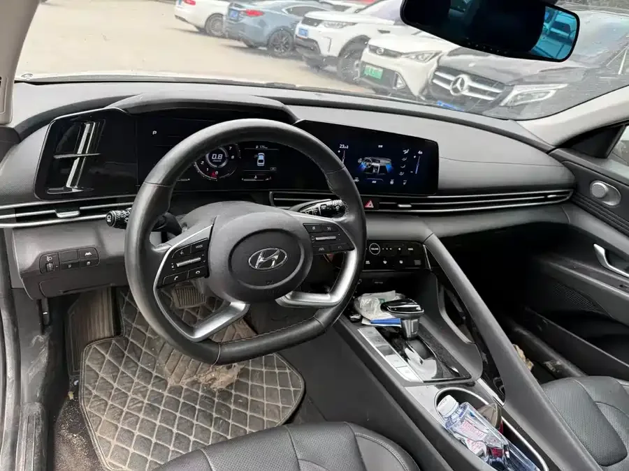 Hyundai Elantra Elantra 2021 1.5L CVT LUX Premium Edition 2022 — миниатюра 2