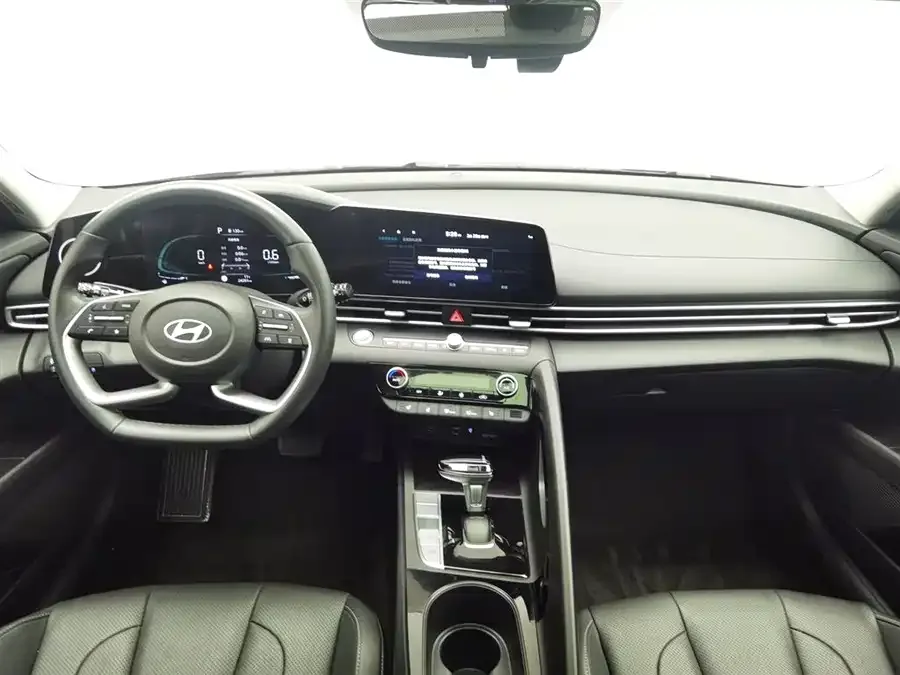 Hyundai Elantra Elantra 2023 1.5L CVT LUX Premium Edition 2024 — миниатюра 2