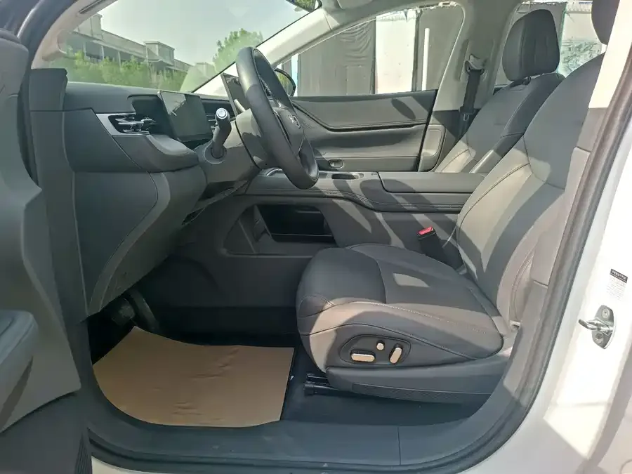 XPeng G6 Xiaopeng G6 2025 625 Long Range Max Flagship Edition 2025 — миниатюра 4