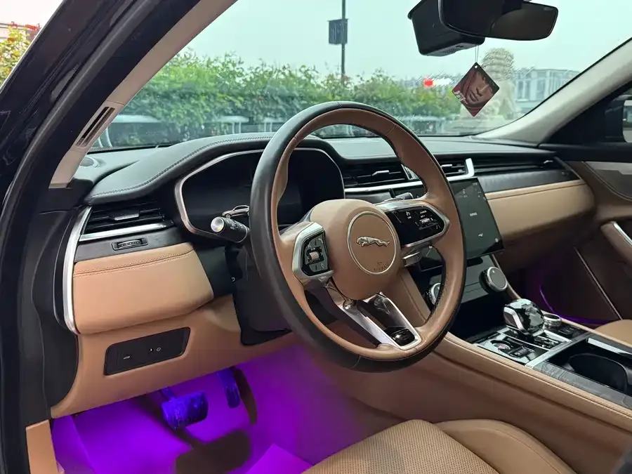 Jaguar XFL 2024 2.0T P250 2WD Luxury Edition 2024 — миниатюра 3
