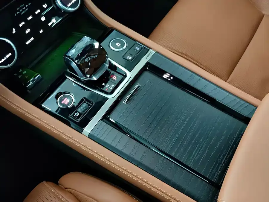 Jaguar XFL 2024 2.0T P300 4WD Flagship Sports Gilded Edition 2024 — миниатюра 4