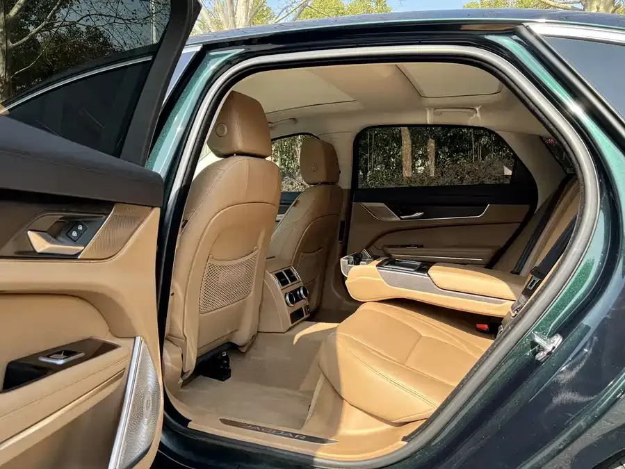 Jaguar XFL 2022 XFL 2.0T P250 2WD Exclusive Luxury Edition 2022 — миниатюра 3
