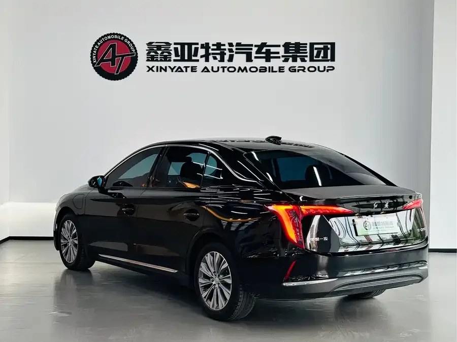 Hongqi E-QM5 Hongqi E-QM5 2024 500km Travel Edition 2024 — миниатюра 2