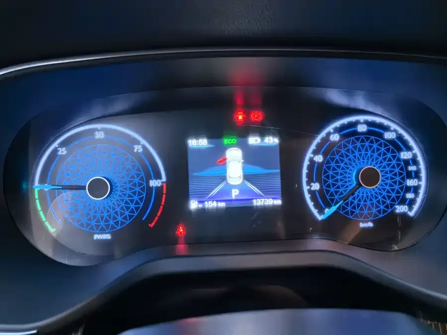 Hongqi E-QM5 Hongqi E-QM5 2022 431km Charging Enjoyment Edition 2023 — миниатюра 4