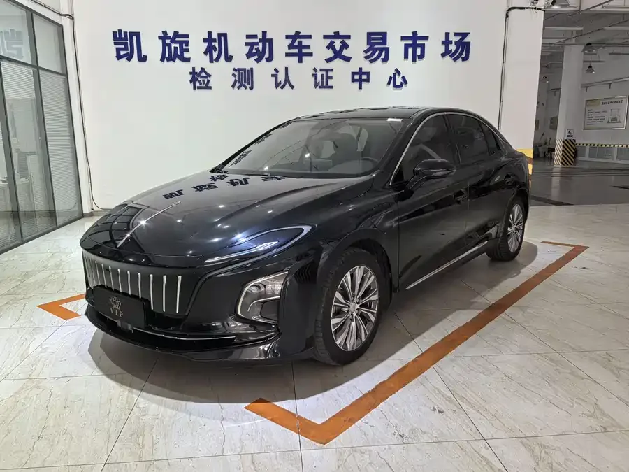 Hongqi E-QM5 Hongqi E-QM5 2022 431km Charging Enjoyment Edition 2023 — фото 1, купить с доставкой в Москву