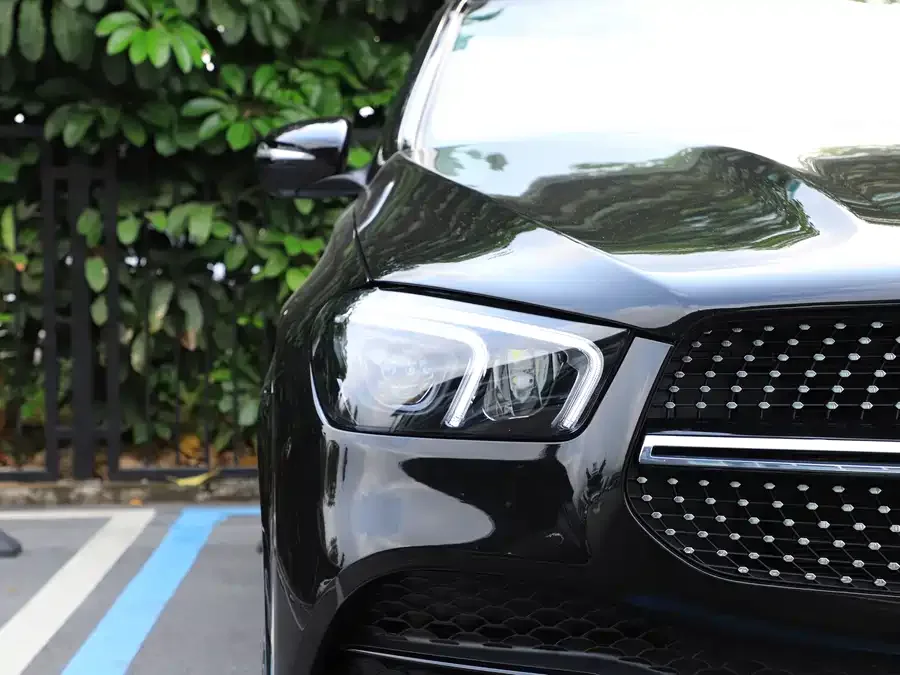 Mercedes-Benz GLE Coupe Mercedes-Benz GLE coupe 2022 facelift GLE 350 4MATIC coupe SUV luxury model 2022 — миниатюра 2
