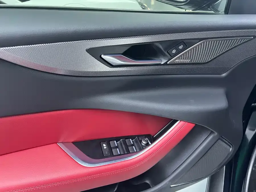 Jaguar XEL 2022 2.0T 250PS R-DYNAMIC S aggressive sports version 2022 — миниатюра 2
