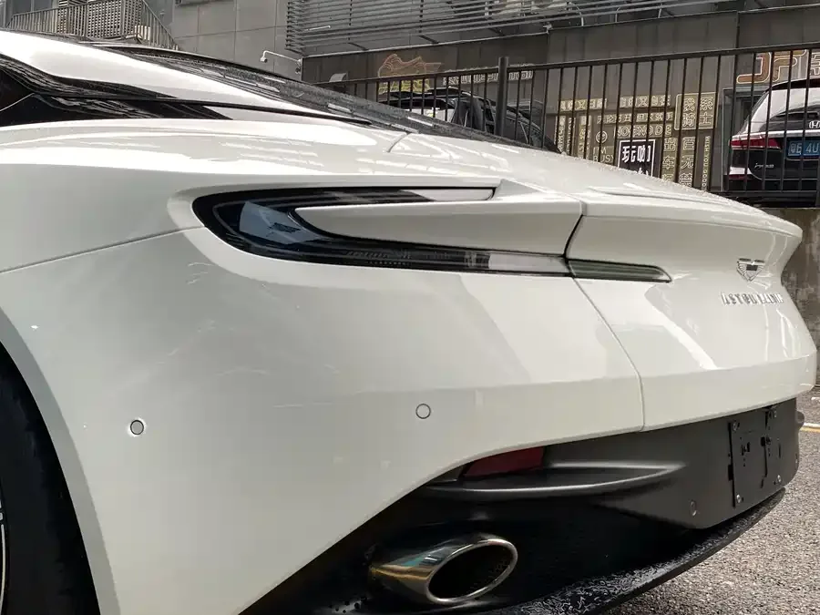 Aston Martin DB11 2022 4.0T V8 Coupe 2022 — миниатюра 4