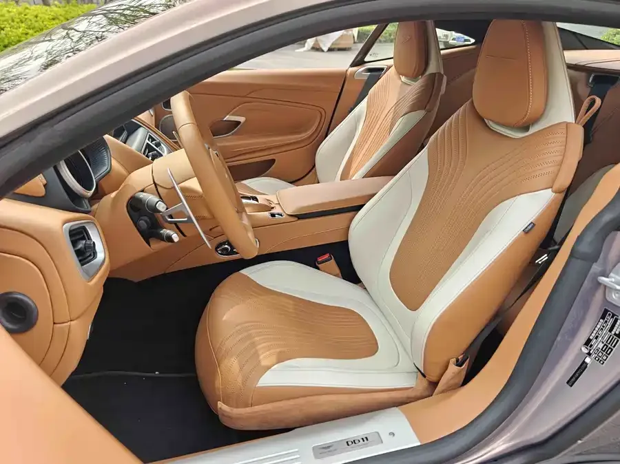 Aston Martin DB11 2022 4.0T V8 Coupe 2025 — миниатюра 3