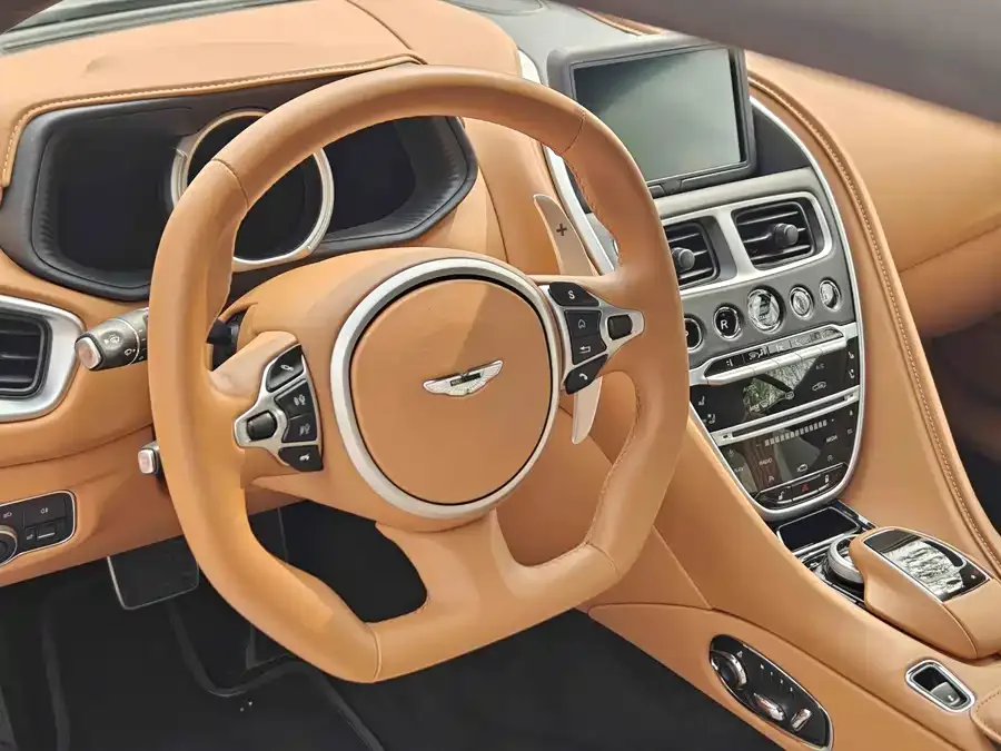 Aston Martin DB11 2022 4.0T V8 Coupe 2025 — миниатюра 4
