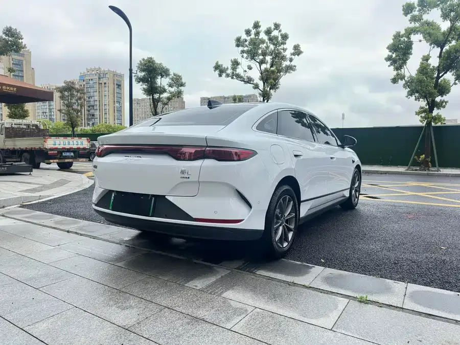 BYD Qin L Qin L 2025 EV 470KM Leading Edition 2026 — миниатюра 2