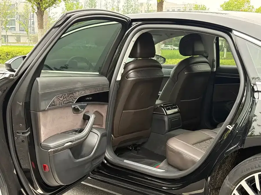 Audi A8 2023 A8L 50 TFSI quattro Premium Edition 2023 — миниатюра 3
