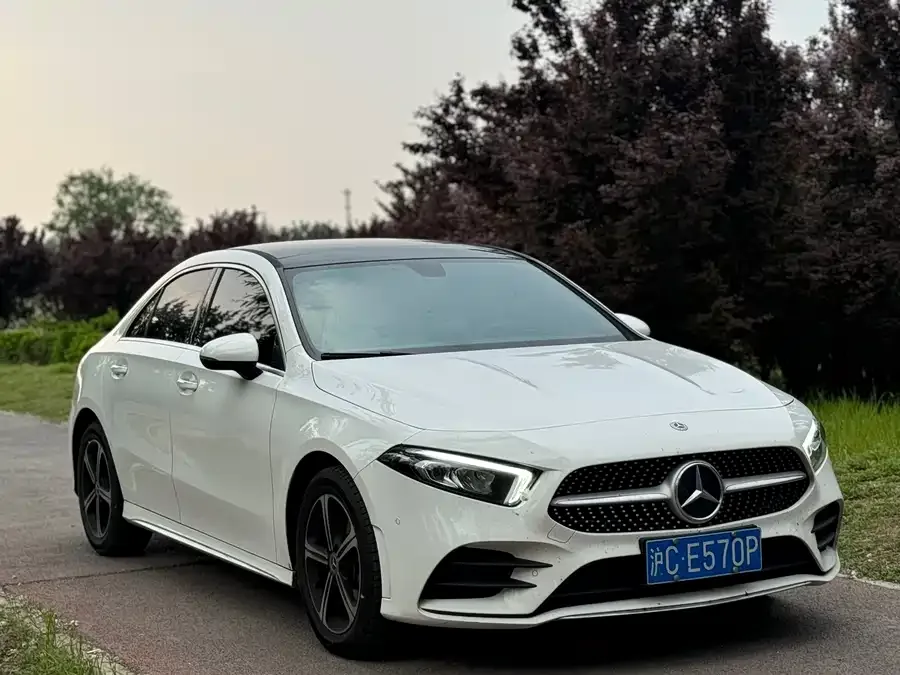 Mercedes-Benz Class A Mercedes-Benz A-Class 2023 A 200 L Fashion Edition 2023 — фото 1, купить с доставкой в Москву