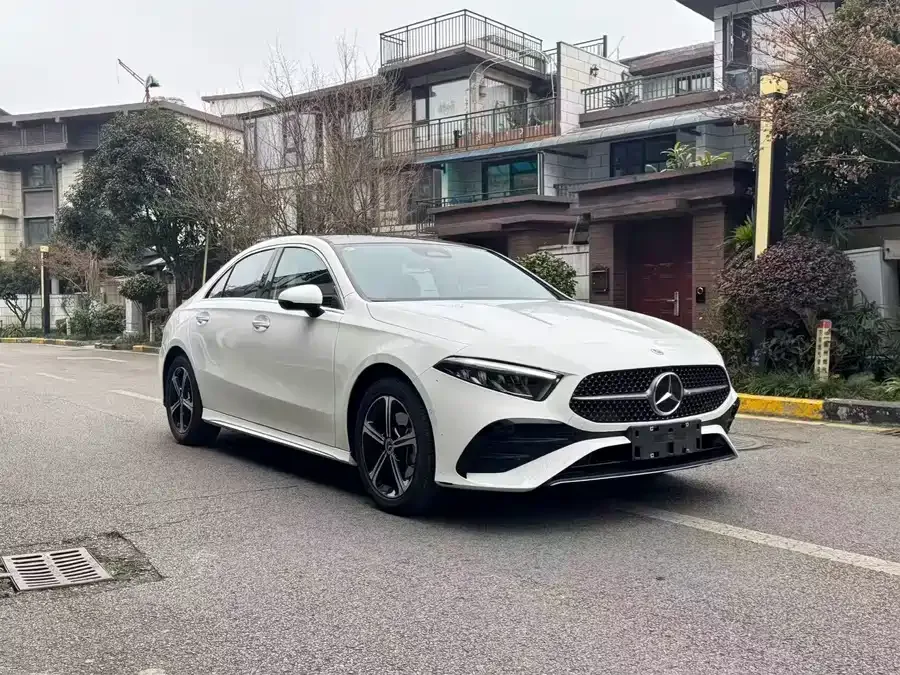 Mercedes-Benz Class A Mercedes-Benz A-Class 2024 A 200 L Fashion Edition 2024 — миниатюра 3