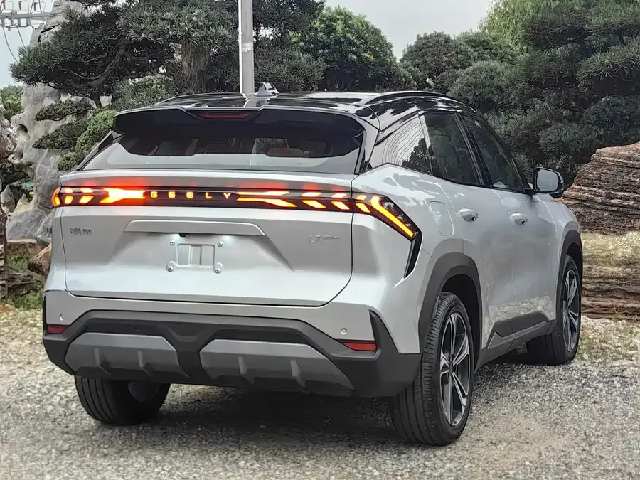 Geely Galaxy L7 Galaxy L7 2025 EM-i 115km Exploration+ Edition 2025 — миниатюра 4