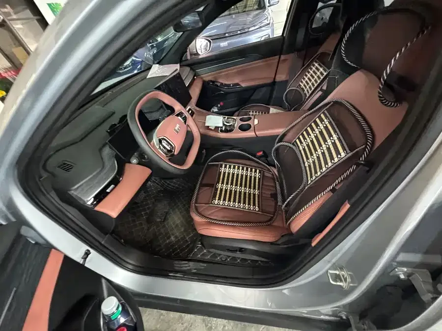 Geely Galaxy L6 Galaxy L6 2025 EM-i 140km Starship Edition 2025 — миниатюра 2