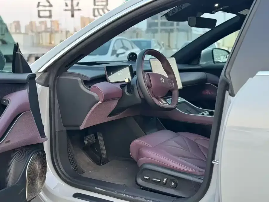 NIO ET5T NIO ET5T 2025 Champion Commemorative Edition 75kWh Touring 2025 — миниатюра 3
