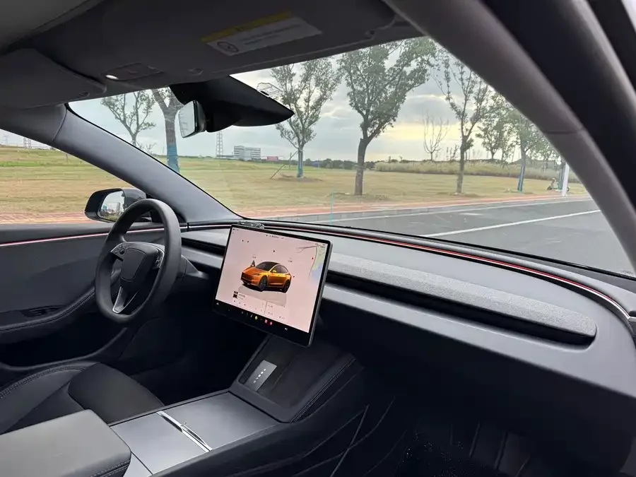 Tesla Model 3 Model 3 2023 rear-wheel drive version 2024 — миниатюра 2