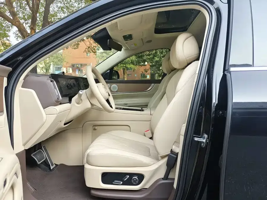 AITO M9 M9 2024 Extended Range Ultra Edition 42kWh 6-seater Edition 2024 — миниатюра 2
