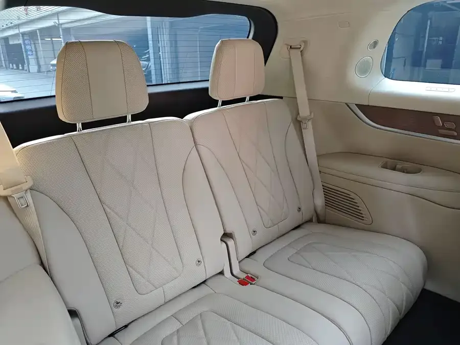 AITO M9 M9 2024 Extended Range Ultra Edition 42kWh 6-seater Edition 2024 — миниатюра 3