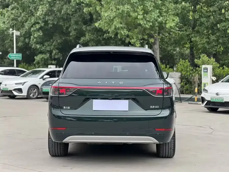 AITO M9 Wenjie M9 2024 Extended Range Ultra Edition 52kWh 5-seater Edition 2025 — миниатюра 5