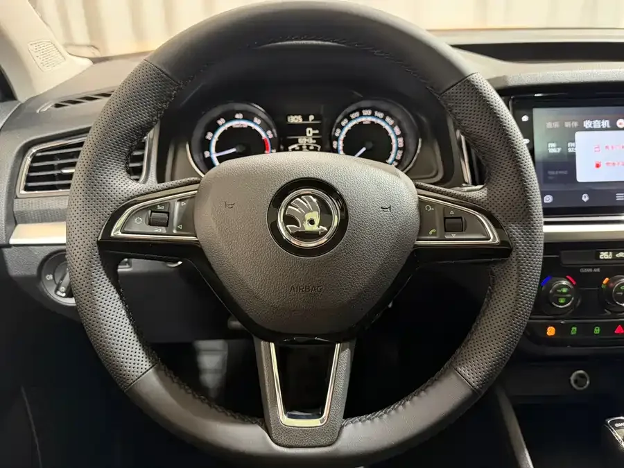 Skoda Kamiq Komic 2023 1.5L automatic comfort version 2023 — миниатюра 4