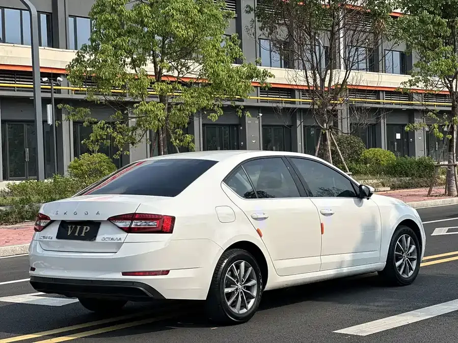 Skoda Octavia Octavia 2022 1.5L Automatic Comfort Edition 2022 — миниатюра 3