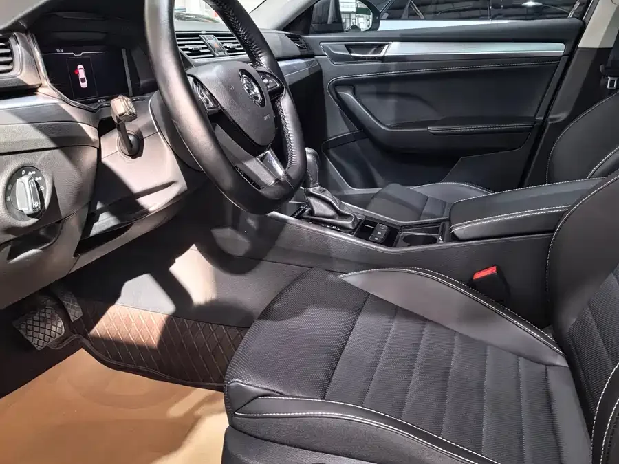 Skoda SuperB Superb 2023 facelifted TSI280 DSG exclusive version 2023 — миниатюра 4