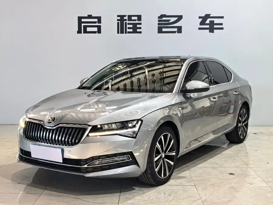 Skoda SuperB Superb 2023 facelifted TSI280 DSG exclusive version 2023 — фото 1, купить с доставкой в Москву