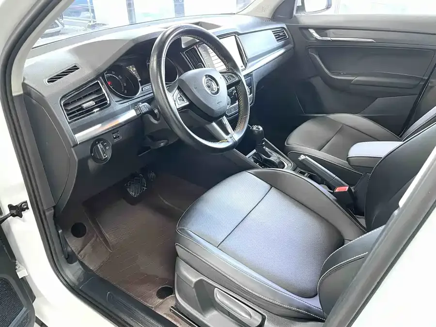 Skoda Kamiq Komic 2021 1.5L automatic comfort version 2022 — миниатюра 2