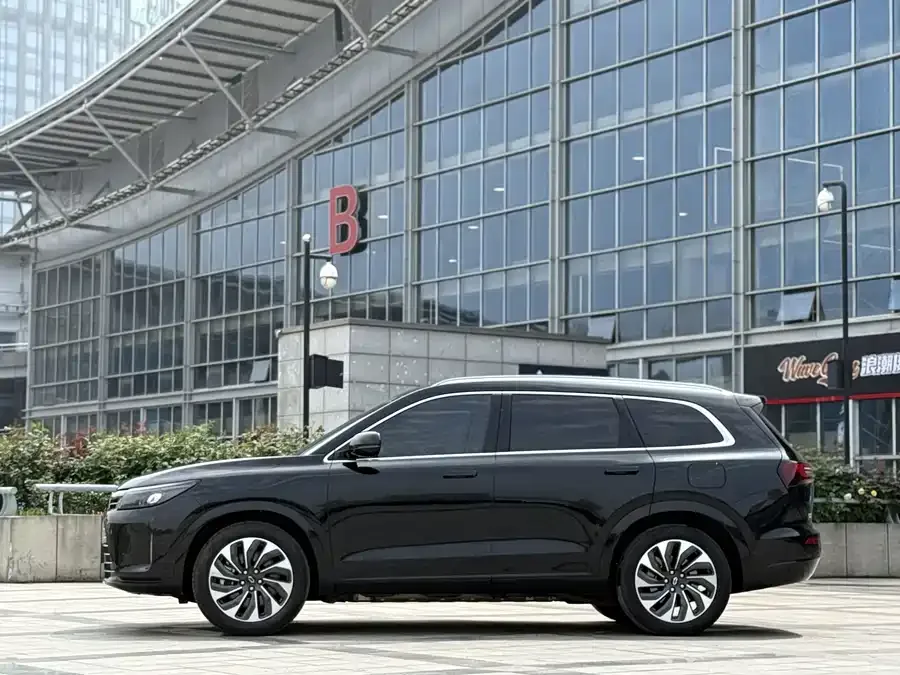 AITO M7 QM7 2024 1.5T RWD Plus Edition 5 Seaters 2023 — миниатюра 2