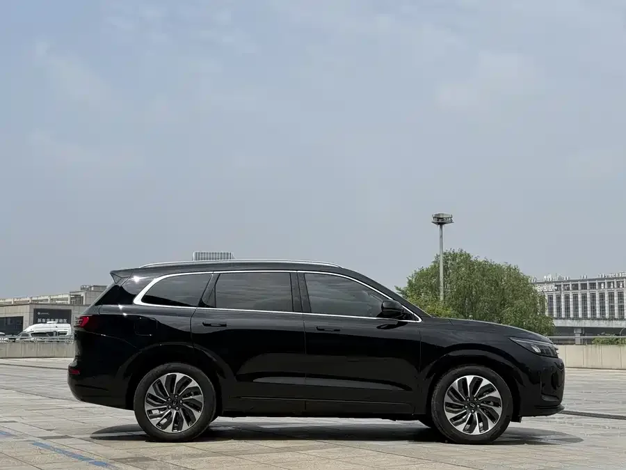 AITO M7 QM7 2024 1.5T RWD Plus Edition 5 Seaters 2023 — миниатюра 3
