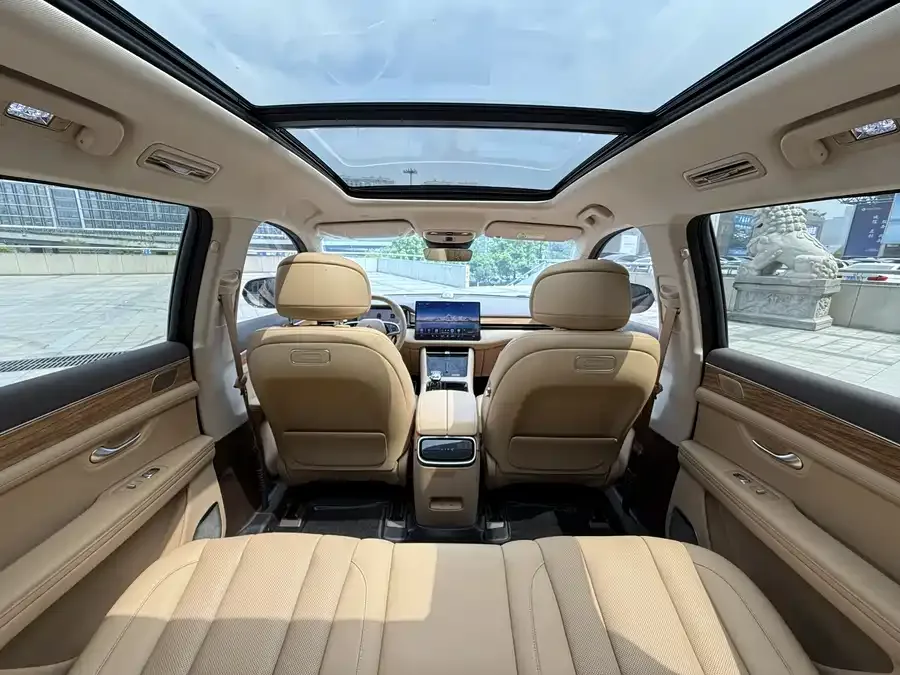 AITO M7 QM7 2024 1.5T RWD Plus Edition 5 Seaters 2023 — миниатюра 4
