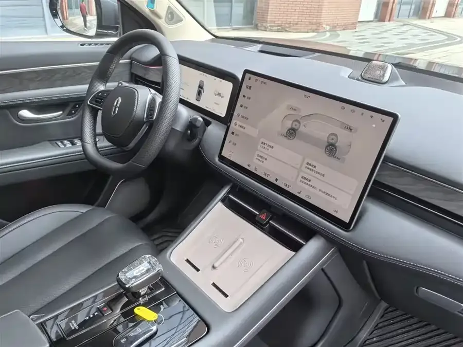 AITO M7 M7 2024 1.5T 4WD Plus 5-seater 2025 — миниатюра 4
