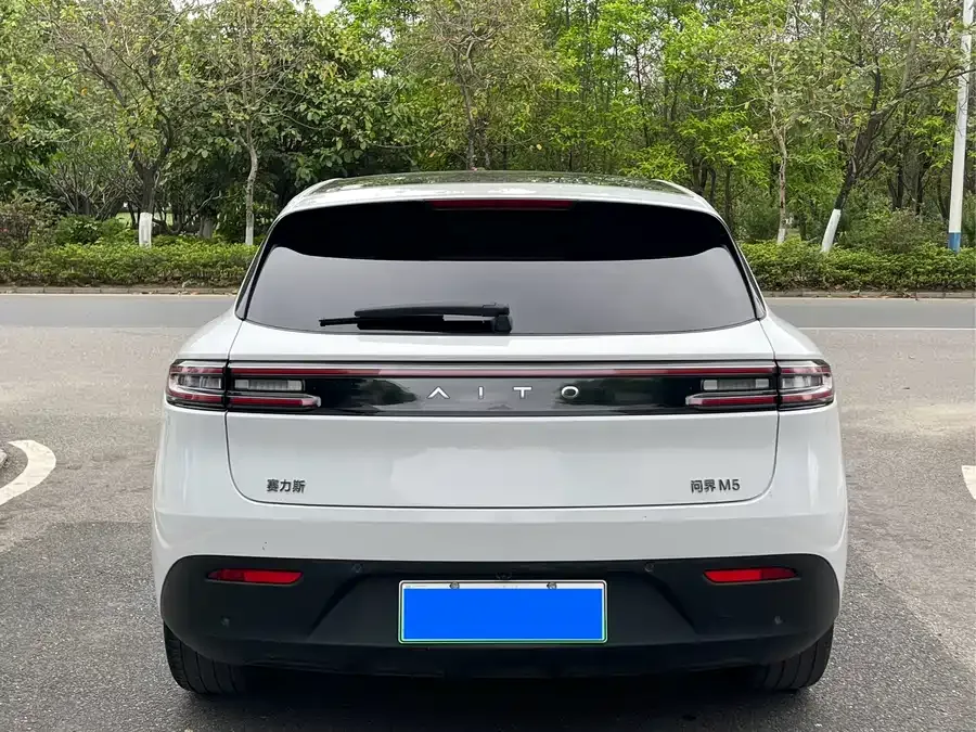AITO M5 M5 2022 Extended Range 4WD Performance Edition 2022 — миниатюра 4