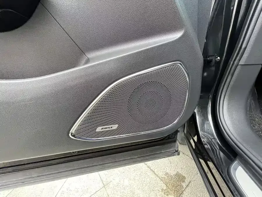 Hongqi HS5 Hongqi HS5 2022 2.0T Zhilian Flagship Edition 2023 — миниатюра 4