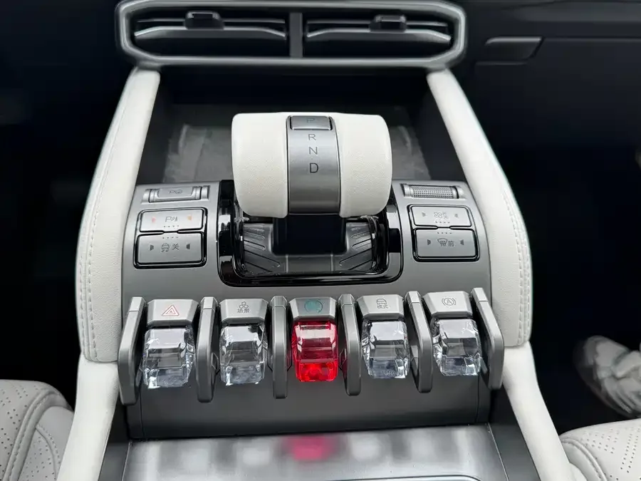 BYD Leopard Titanium 3 Titanium 3 2025 501KM 4WD Ultra Edition 2025 — миниатюра 2