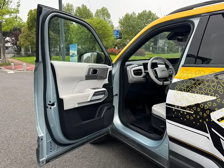 BYD Leopard Titanium 3 Titanium 3 2025 501KM 4WD Ultra Edition 2025 — миниатюра 3
