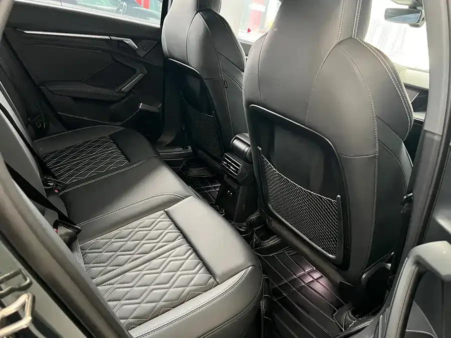 Audi A3 2026 A3L Limousine 35TFSI Flying Spur Luxury Edition + Luxury Package 2025 — миниатюра 5