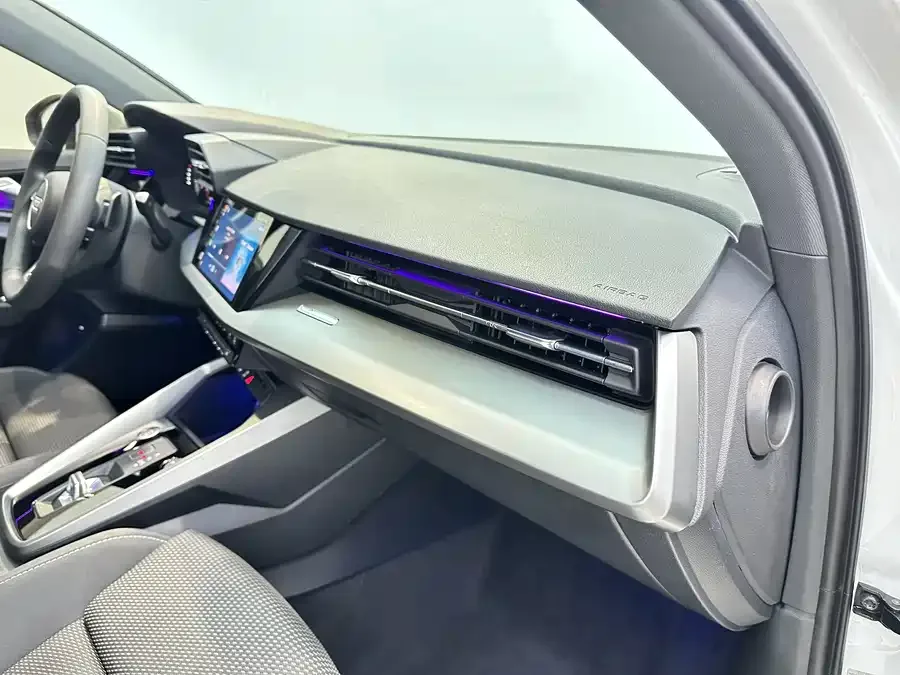 Audi A3 2024 A3L Limousine 35 TFSI aggressive and sporty 2024 — миниатюра 2