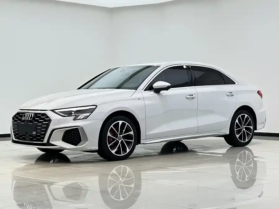 Audi A3 2024 A3L Limousine 35 TFSI aggressive and sporty 2024 — фото 1, купить с доставкой в Москву