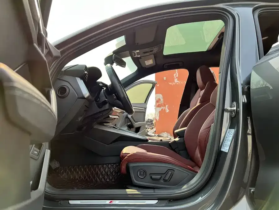 Audi A3 2021 Sportback 35 TFSI Advanced Life Edition 2022 — миниатюра 3