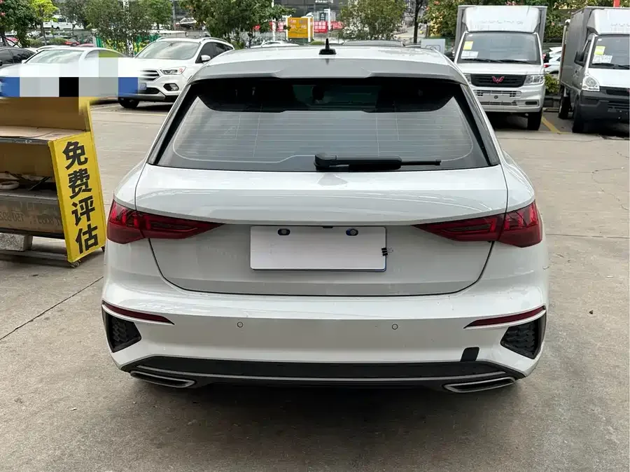 Audi A3 2022 Sportback 35 TFSI Luxury Sports Edition 2022 — миниатюра 2