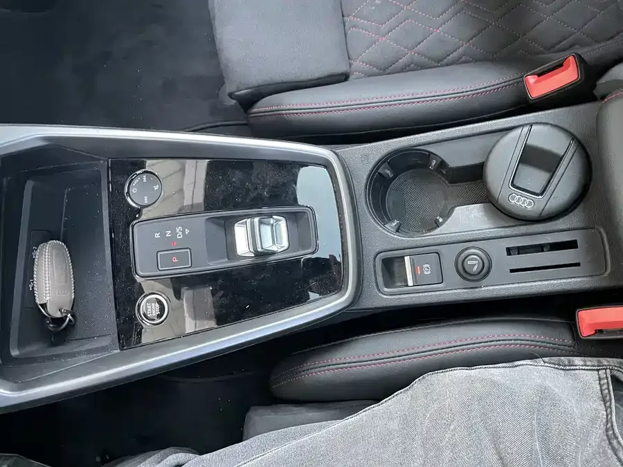 Audi A3 2022 Sportback 35 TFSI Luxury Sports Edition 2022 — миниатюра 5