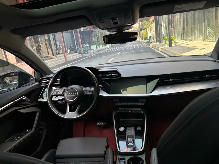 Audi A3 2024 Sportback 35 TFSI stylish and sporty 2024 — миниатюра 5