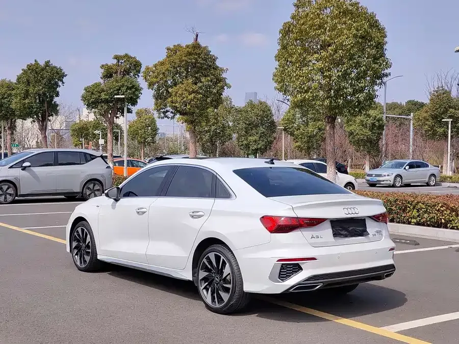 Audi A3 2023 A3L Limousine 35 TFSI Fashion Sports 2023 — миниатюра 2