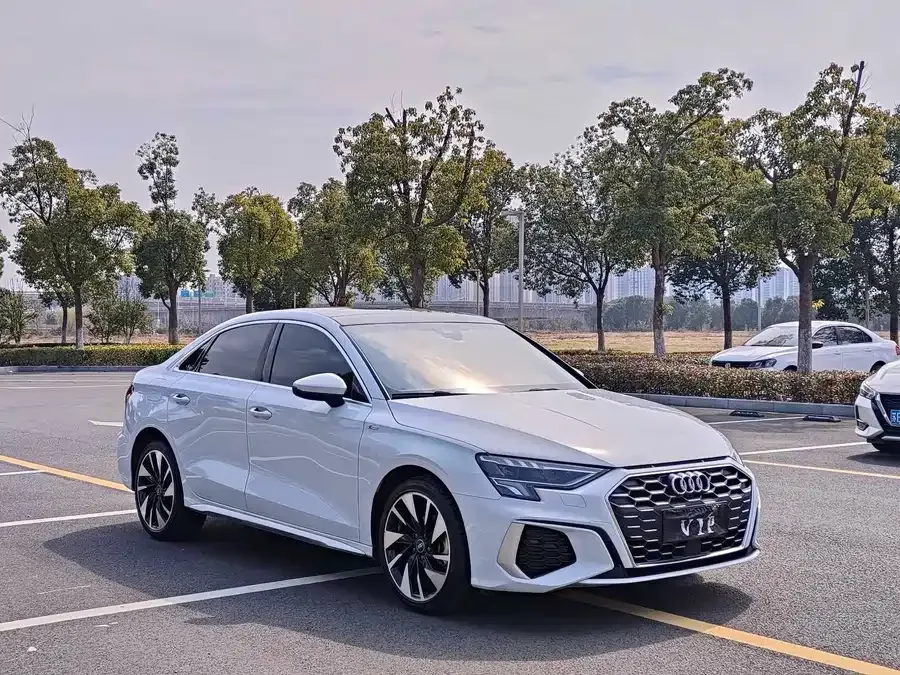 Audi A3 2023 A3L Limousine 35 TFSI Fashion Sports 2023 — миниатюра 3