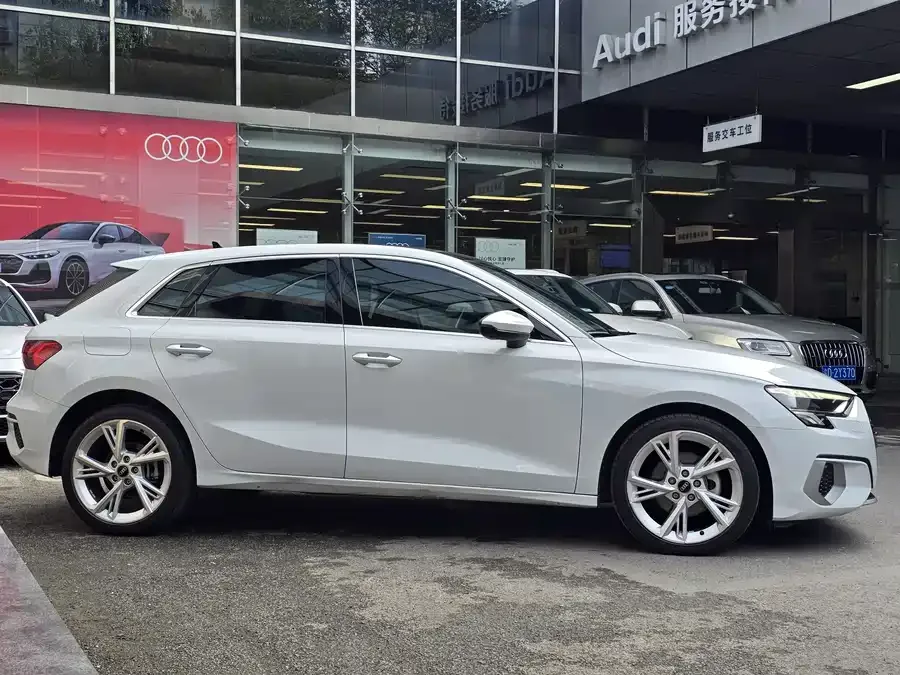 Audi A3 2022 Sportback 35 TFSI Fashionable and Elegant 2023 — миниатюра 2